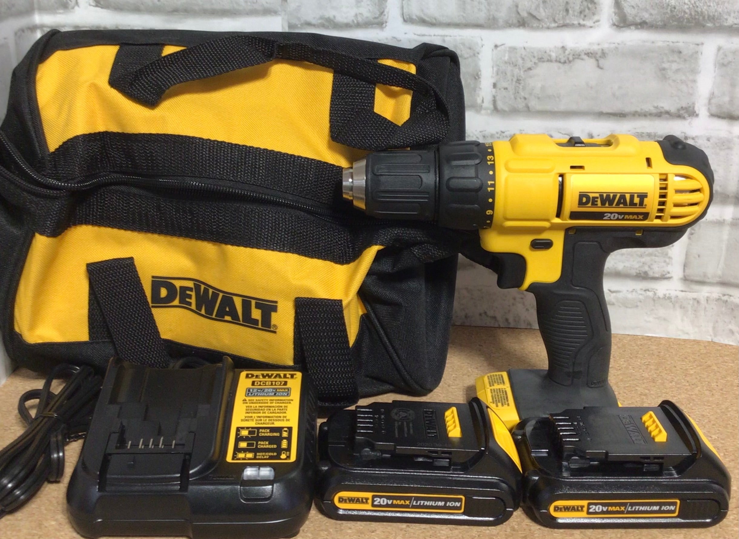 DEWALT 20V Max Cordless Drill / Driver Kit, Compact, ** TESTED/WORKING** (7777721581806)